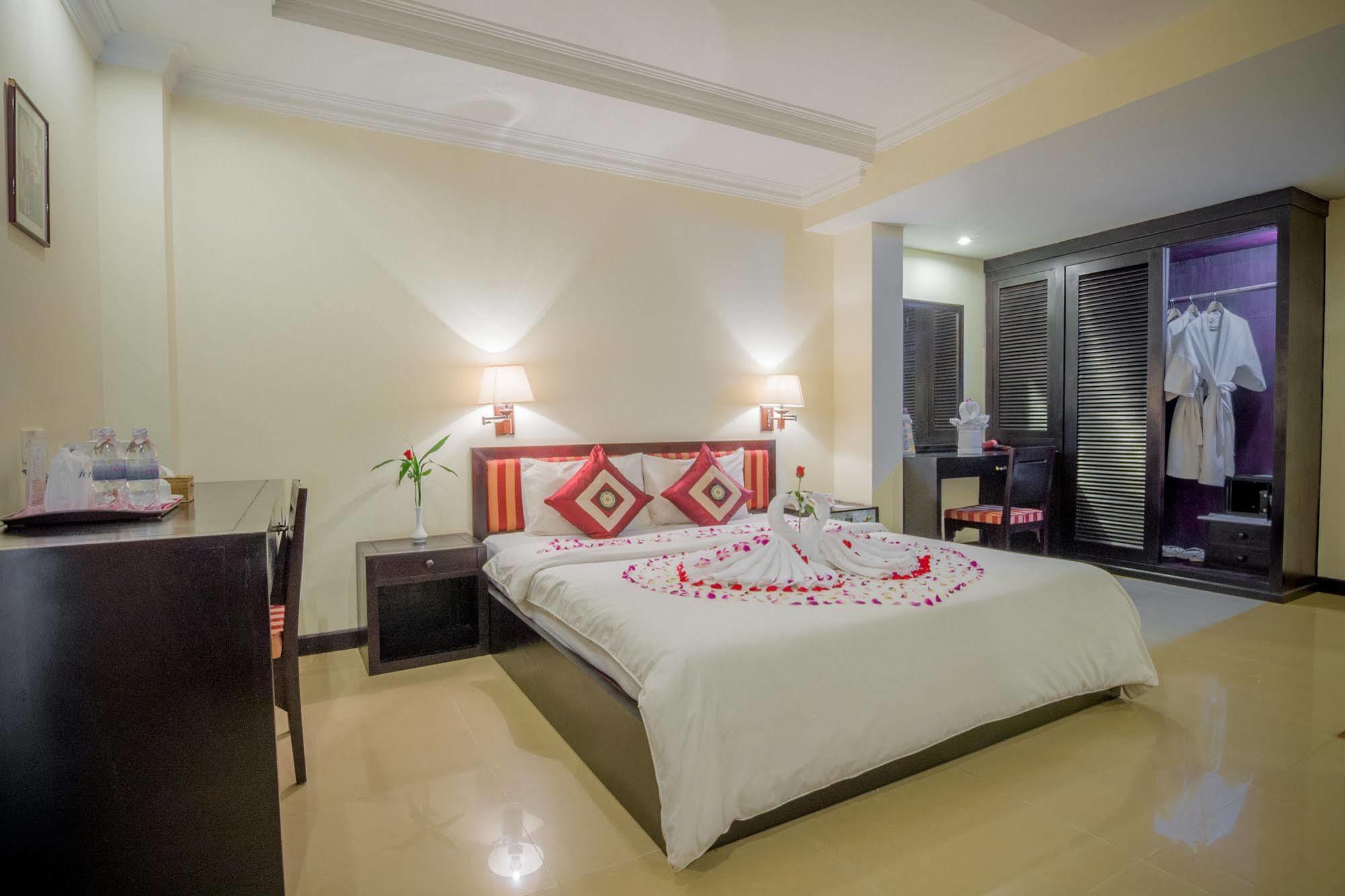Angkor Riviera Hotel Siem Reap Exterior photo